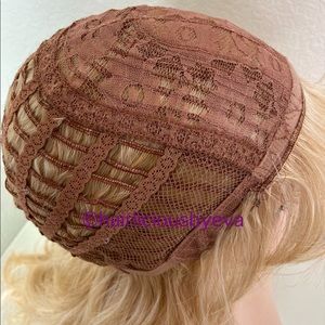 Perruque Courte Femme Blond Doré Clair – Synthétique, Bonnet Moyen, Prête à Porter